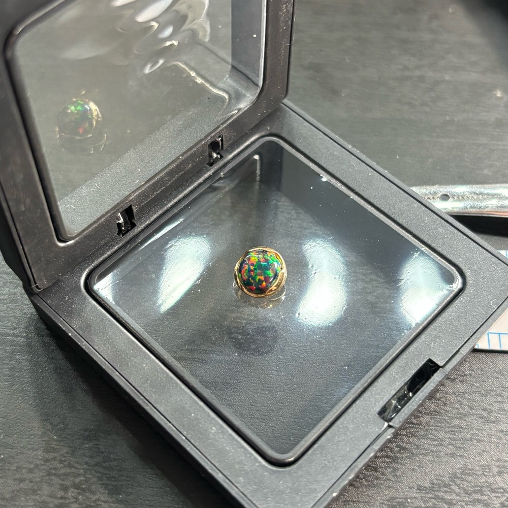 Anatometal 7mm gold set synthetic black opal threaded end, 16 gauge - Picture 3 of 5